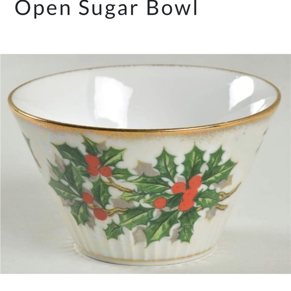 Vintage Ucagco Holly Berries Japan Lusterware sugar bowl. 
No chips 1950s